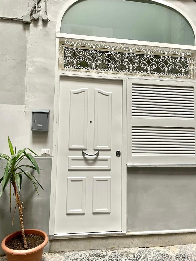 Loft Munira Apartment เนเปิลส์ ภายนอก รูปภาพ
